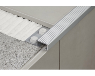 Perfil remate peldaños Novopeldaño 4 aluminio 2,5m