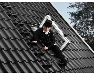 Ventana de salida a cubierta inclinada Velux GXU 0070