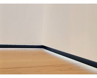 Zócalo de aluminio LED ILLU-B para mampostería y yeso laminado 2,5 ml