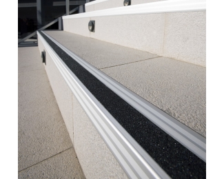 Perfil peldaños aluminio con banda antideslizante Novopeldaño Safety 2,5m