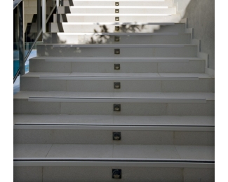 Perfil peldaños aluminio con banda antideslizante Novopeldaño Safety 2,5m