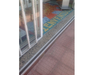 Perfil peldaños aluminio con banda antideslizante Novopeldaño Safety 2,5m