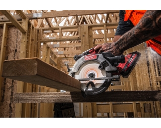 Sierra circular M18 FUEL de 55mm para madera y plástico Milwaukee M18FCS552-0X