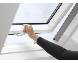 Ventana proyectante manual Velux GPU 0070 laminado de seguridad
