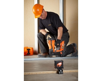 Clavadora a gas y batería Spit 800P en maletín