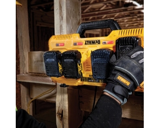 Cargador rápido 4 puertos XR Dewalt DCB104-QW