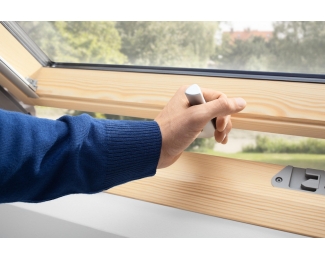 Ventana proyectante manual Velux GPL 3070 laminado de seguridad