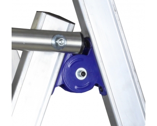 Escalera con peldaño ancho y guarda-cuerpos perimetral Svelt Telefly Light