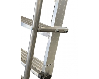 Escalera con peldaño ancho y guarda-cuerpos perimetral Svelt Telefly Light