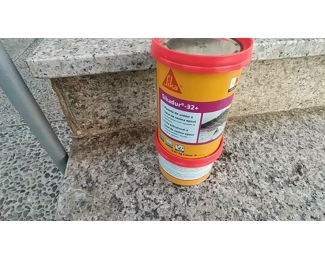 Adhesivo tixotrópico epoxi bicomponente Sikadur 32+ bote 4,5kg