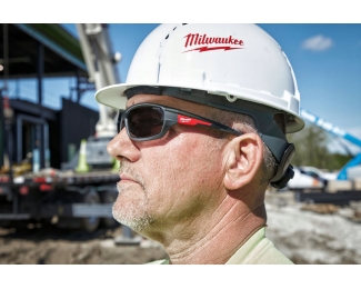 Gafas de seguridad tintadas Performance Milwaukee 4932471884
