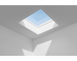 Ventana de cubierta plana solar con mando vidrio triple Velux CVU 0325Q