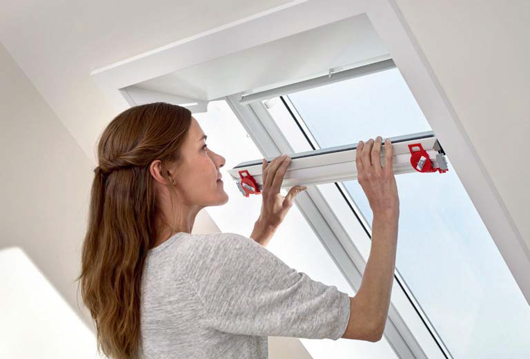 Instalación cortinas en ventanas