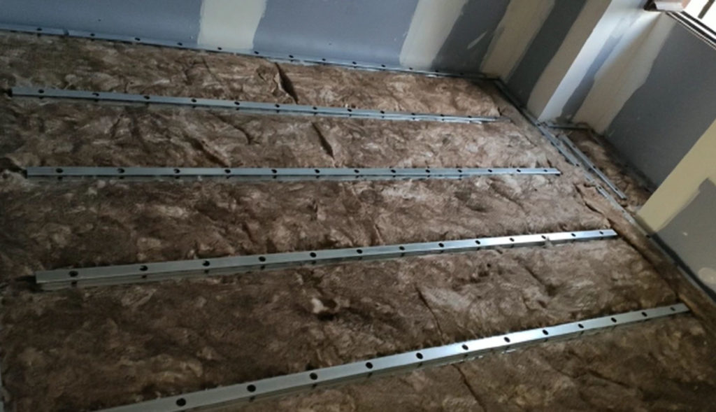 Sasmak Instalación de suelo tarima flotante para aislamiento acústico