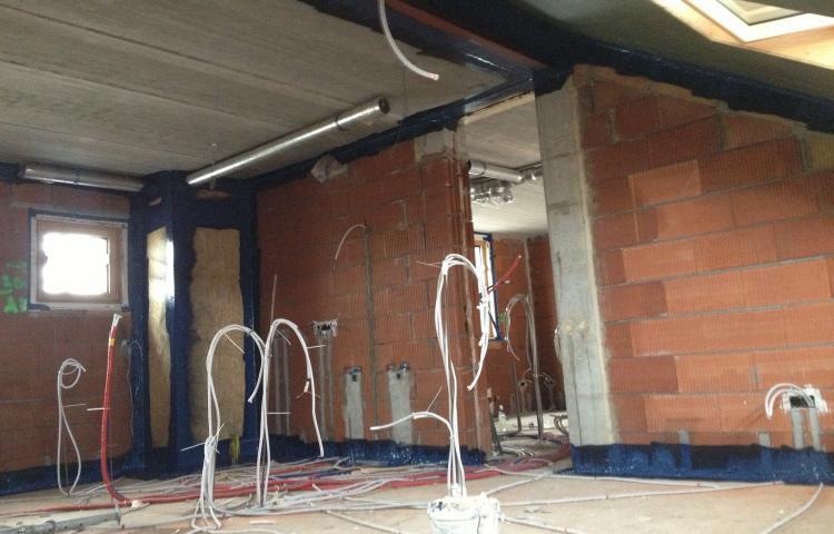 Instalación de membrana líquida para hermeticidad en obra con Blowerproof