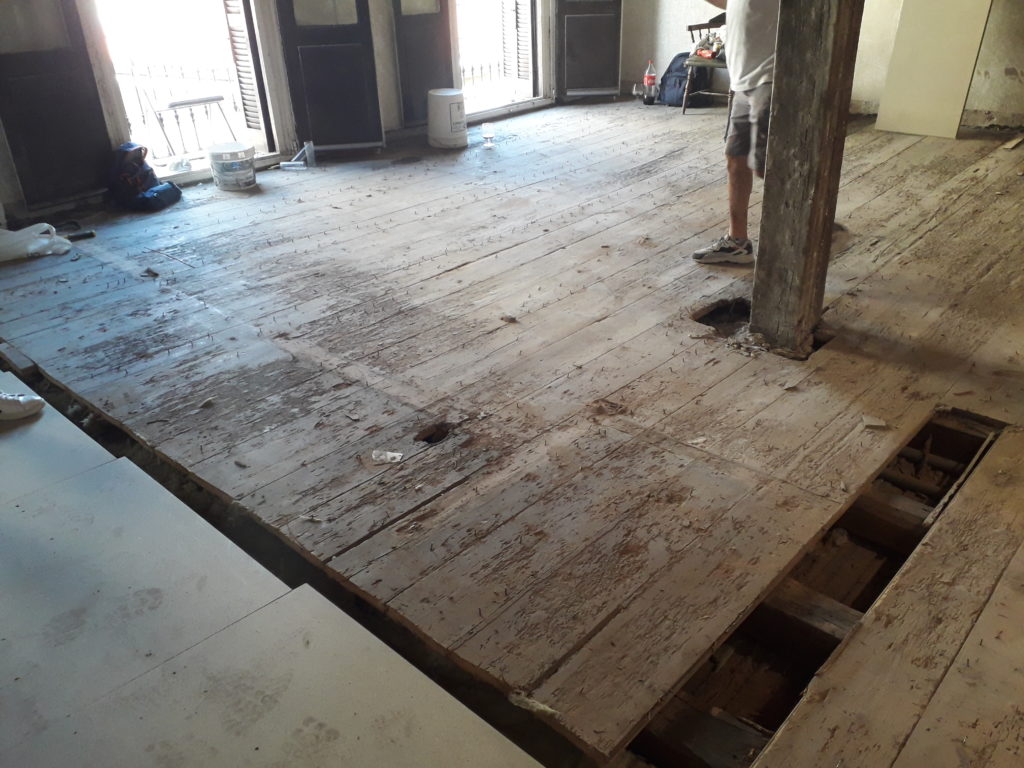 Primer soporte sin nivelar en edificio antiguo de San Sebastián por rehabilitar