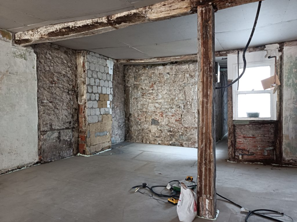 Obra rehabilitación en Donostia. Primer soporte techo.